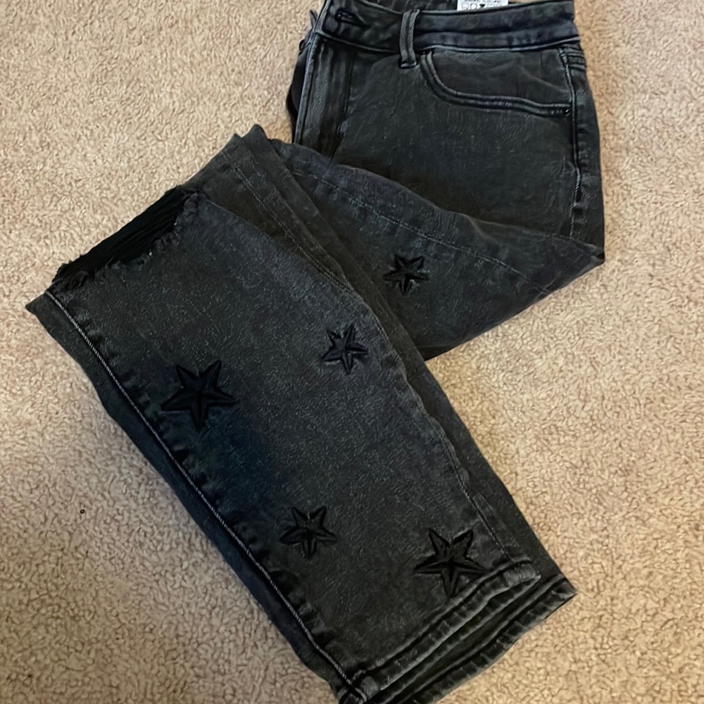 BLACK STAR RIPPED JEANS